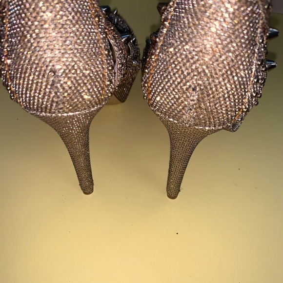 🔥GIANNI BINI GOLD STUDDED HEELS🔥WORN ONCE-WEDDING. SIZE 8. 5in heel. - Picture 2 of 10